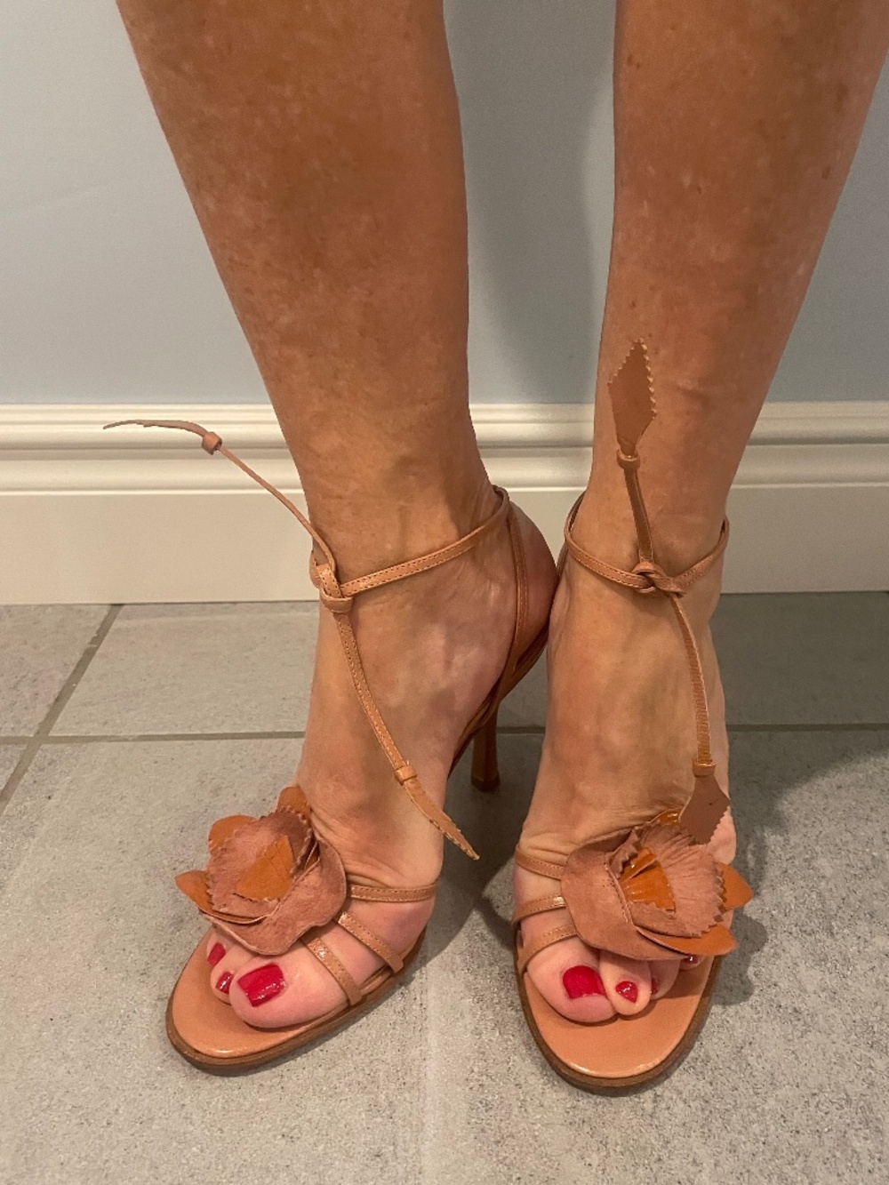 VIA SPIGA Dusty Rose Mid Heel Ankle Tie Sandals